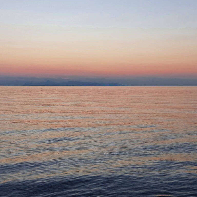 Invitation to the Survey: Experiences of Life Without Children